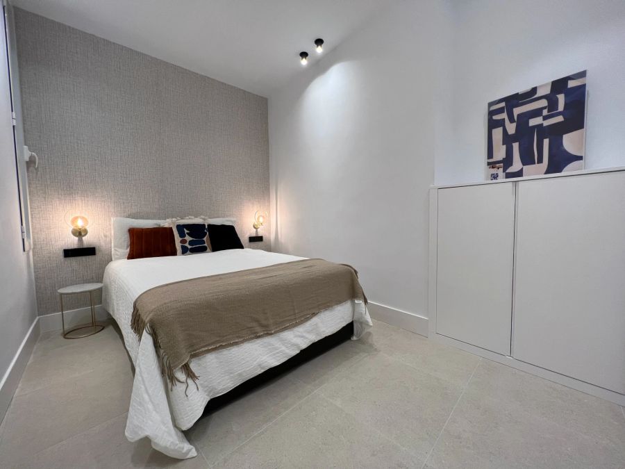 Apodaca 13 Apt B, Malasaña, Madrid — Edificio señorial en Justicia (5/7)