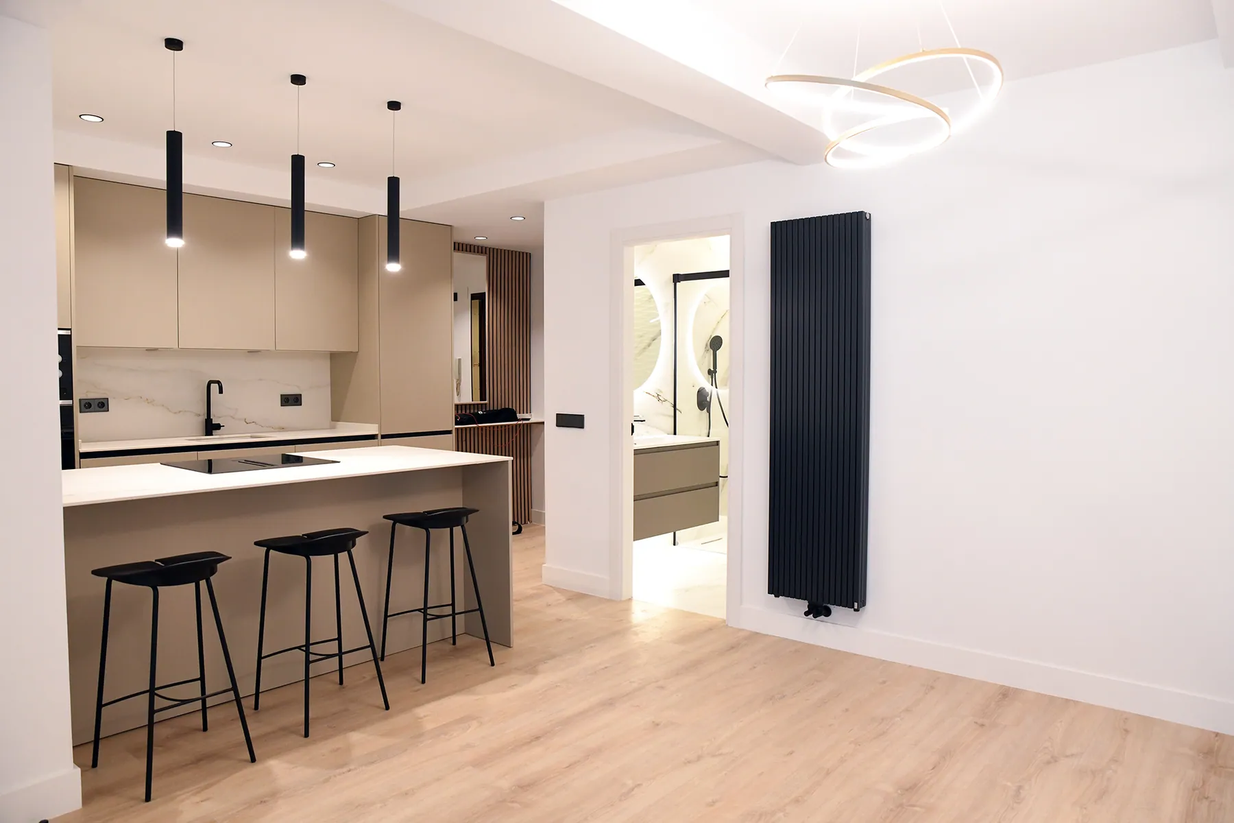 Plaza Reyes Magos, 8, reforma de vivienda en Barrio del Niño Jesús, Madrid — proyecto de Lishome