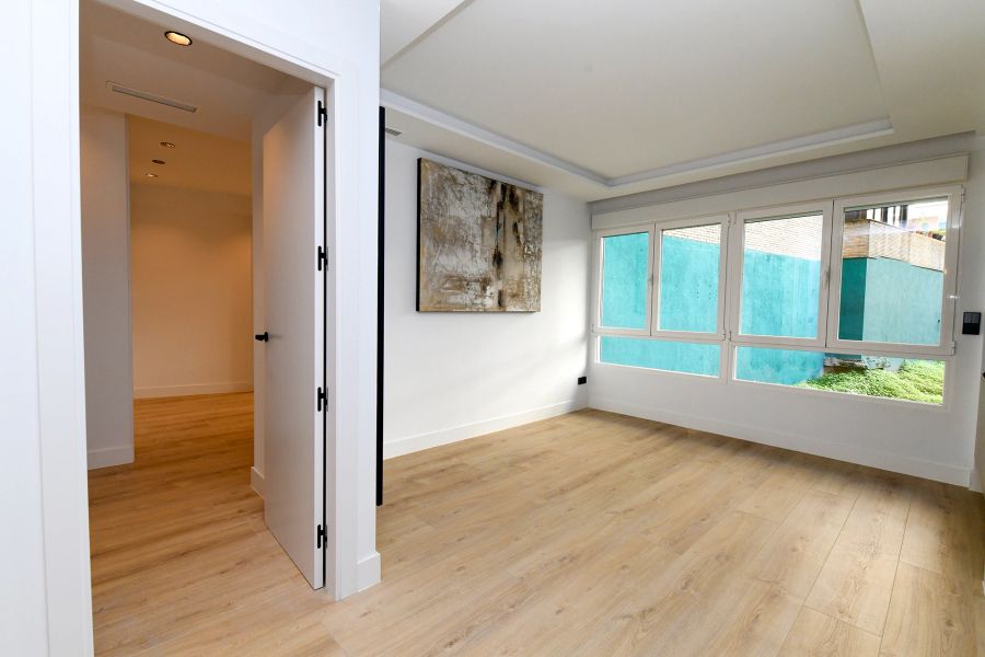 Plaza Reyes Magos, 8, Barrio del Niño Jesús, Madrid — 2 dormitorios, principal en suite (7/8)
