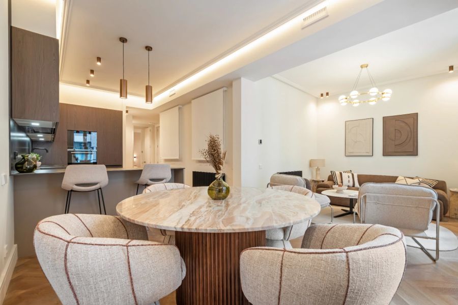 Viriato 39, Chamberí, Madrid — Cocina con isla y electrodomésticos Siemens (7/18)