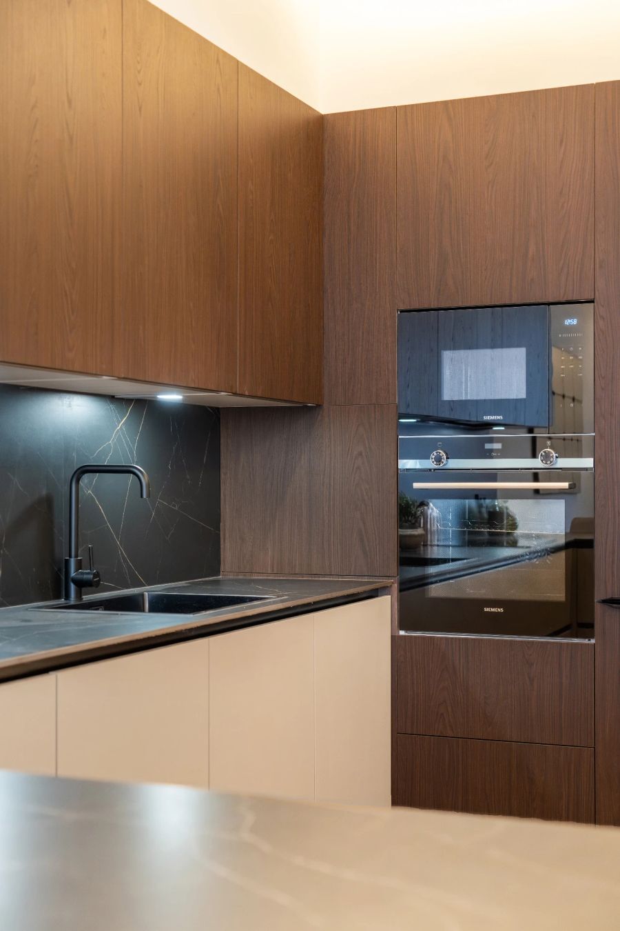 Viriato 39, Chamberí, Madrid — Cocina con isla y electrodomésticos Siemens (15/18)
